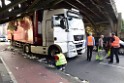 LKW blieb unter Bruecke haengen Koeln Deutz Opladenerstr Deutz Muelheimerstr P041